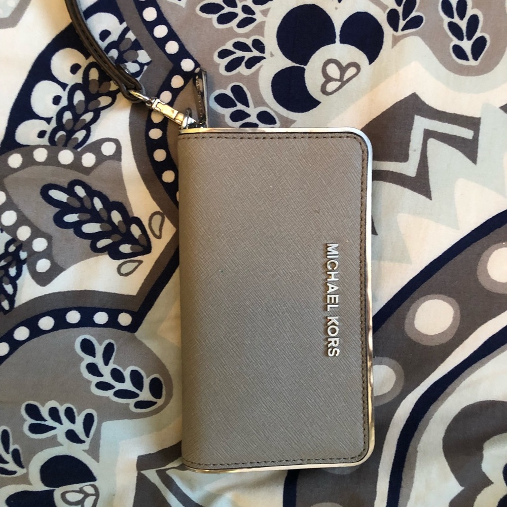 Michael Kors wristlet